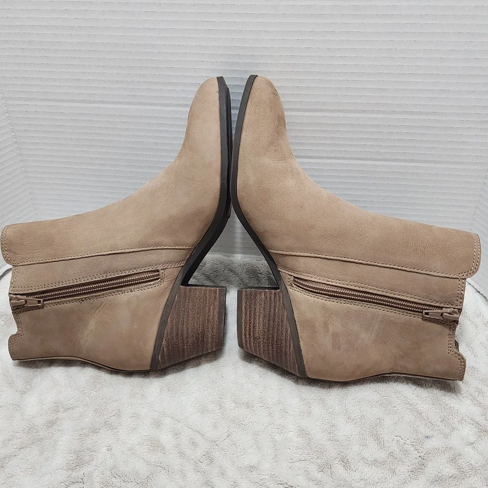 Frye Sandra Chelsea Nubuck Leather Ankle Stitched Block Heel Western Boot Sz 9